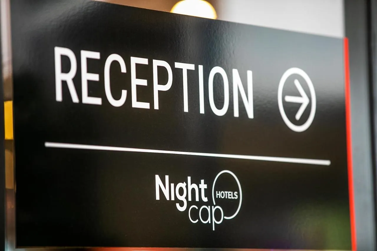 ***  Nightcap At Hendon Hotel Adelaide Australia